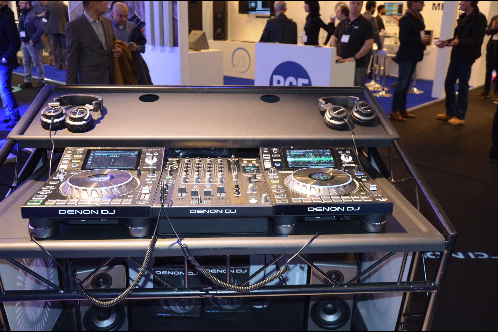 Denon DJ Console 1